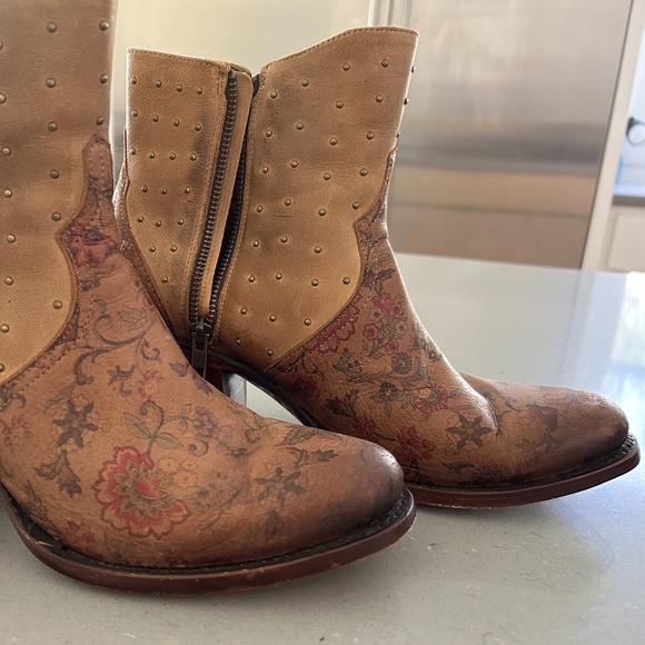 Lucchese Cowboy Boot / Bootie - Tan Floral Western Cowgirl - Picture 2 of 9